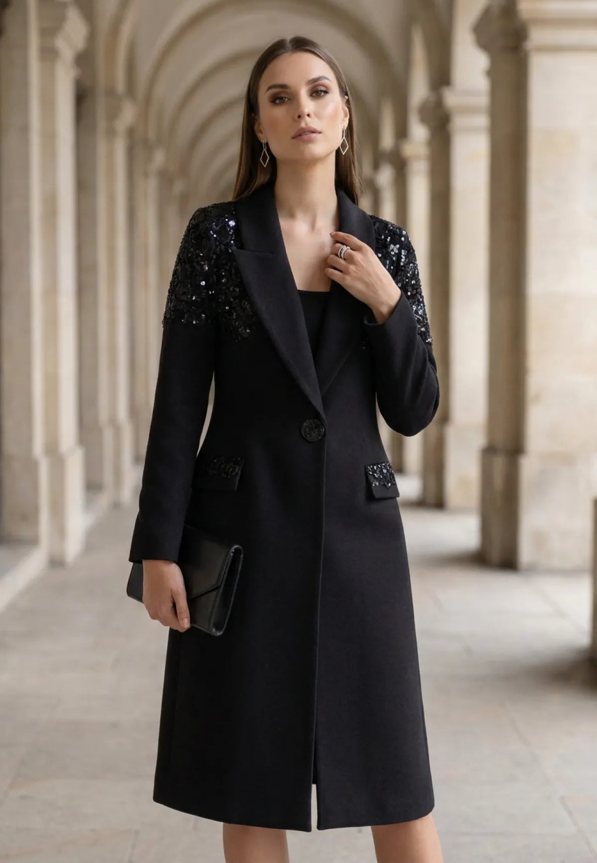 Pardesiu negru elegant cu dantelă Leonard Collection