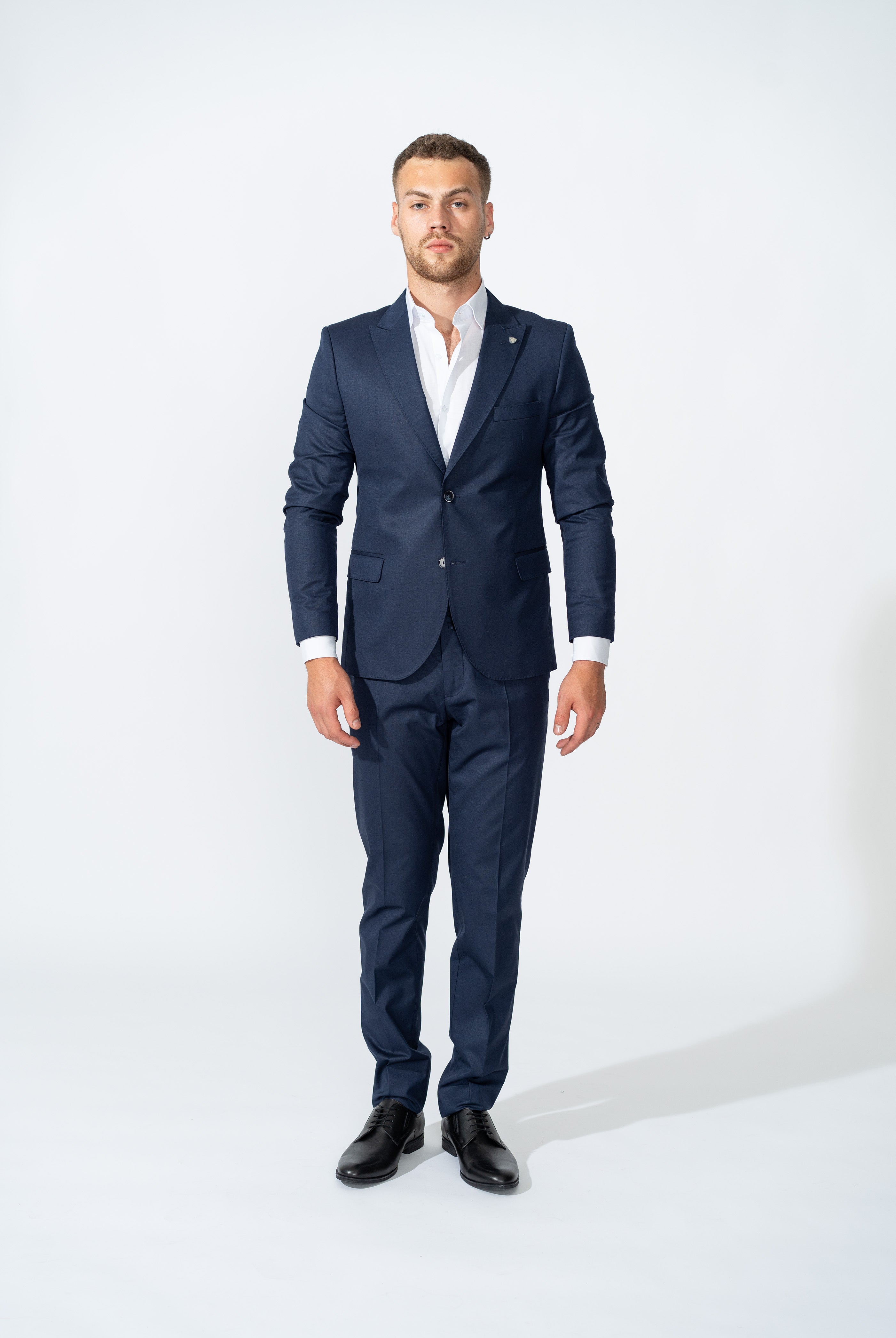 Costum bleumarin slim