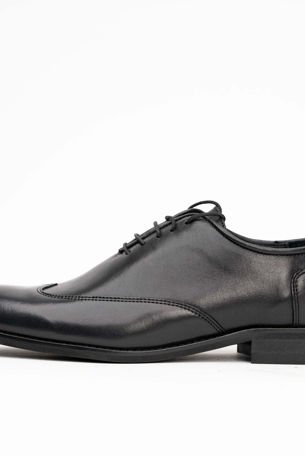 Pantofi negri din piele naturala 185