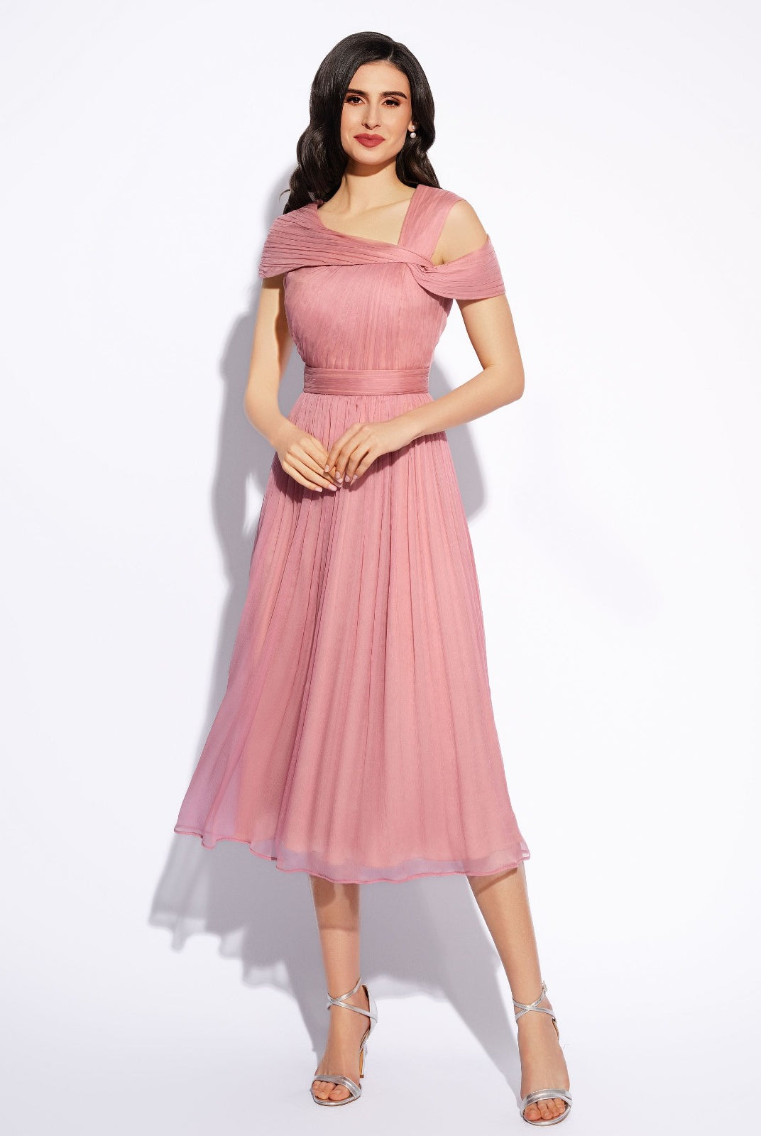 Rochie midi din matase roz cu detalii elegante
