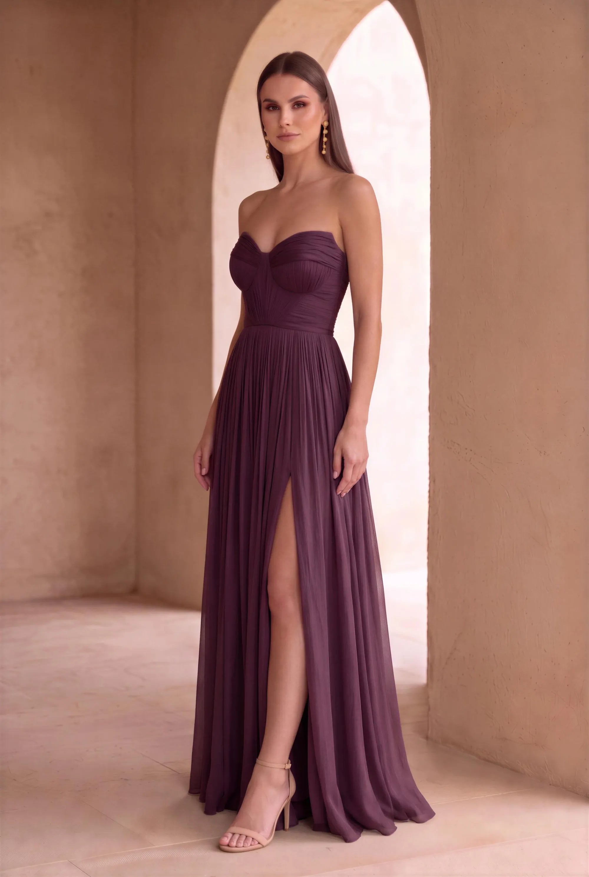 Rochie burgundy - detaliu slit pe picior
