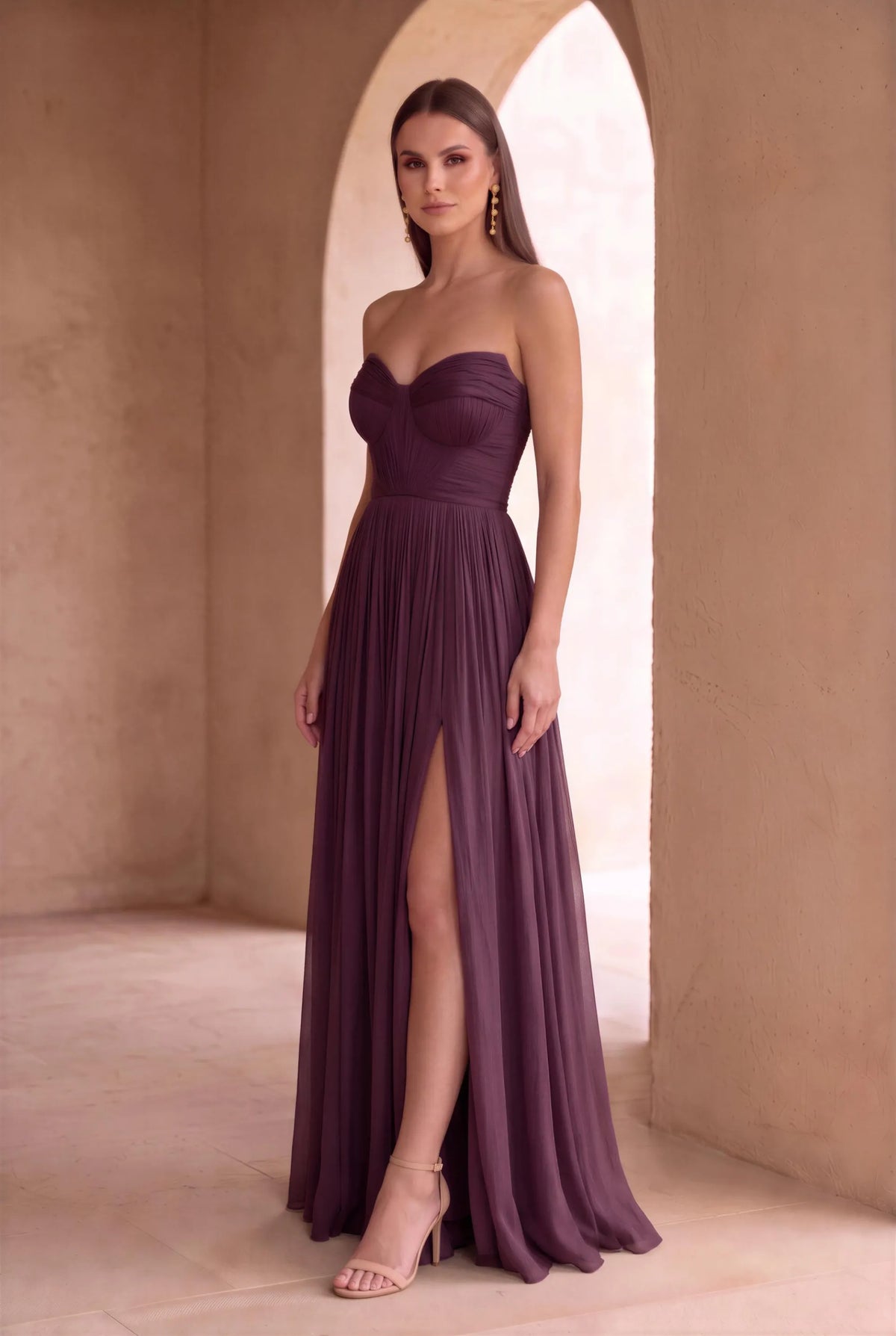Rochie burgundy - detaliu slit pe picior