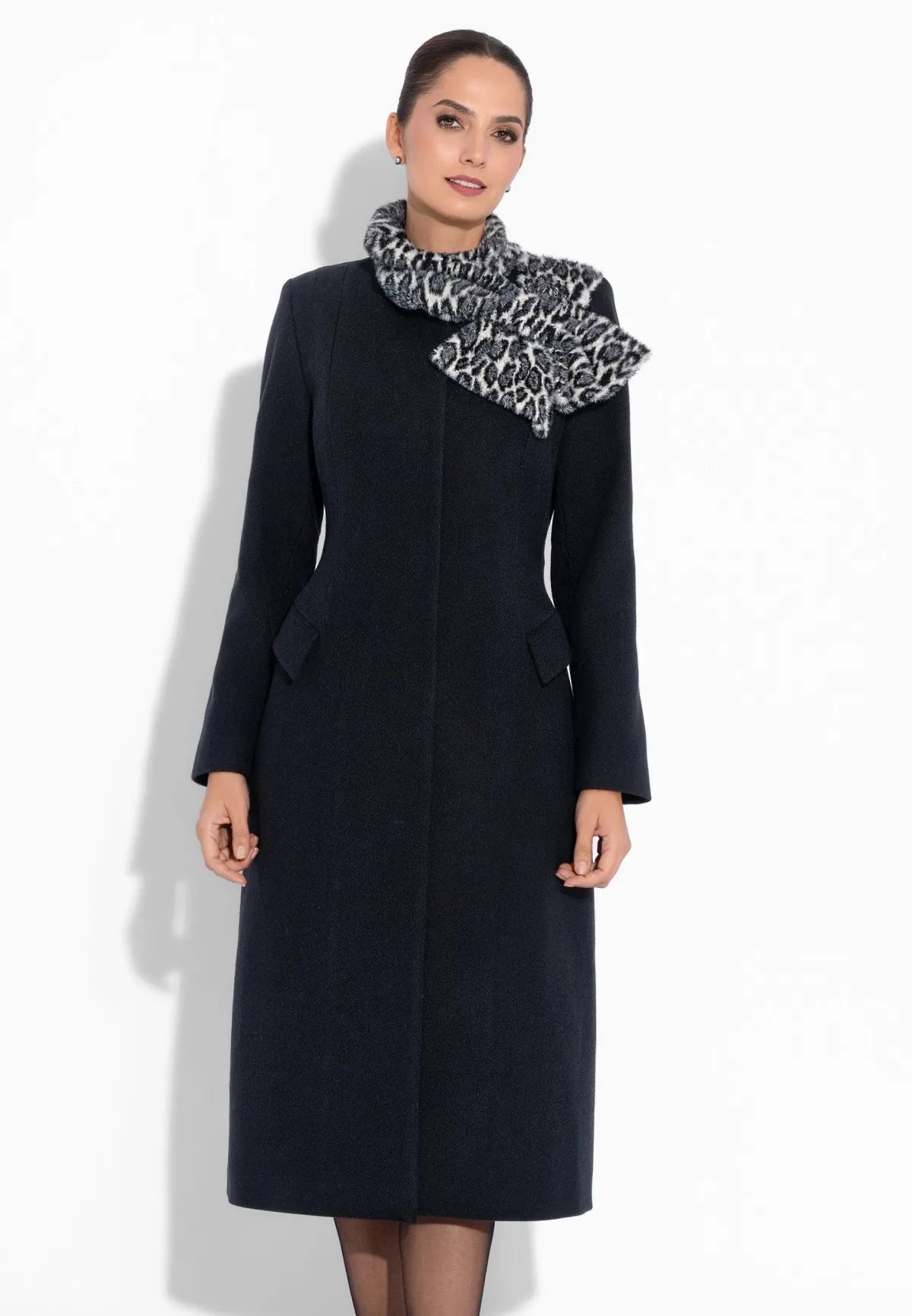 Palton negru cu eșarfă animal print Leonard Collection