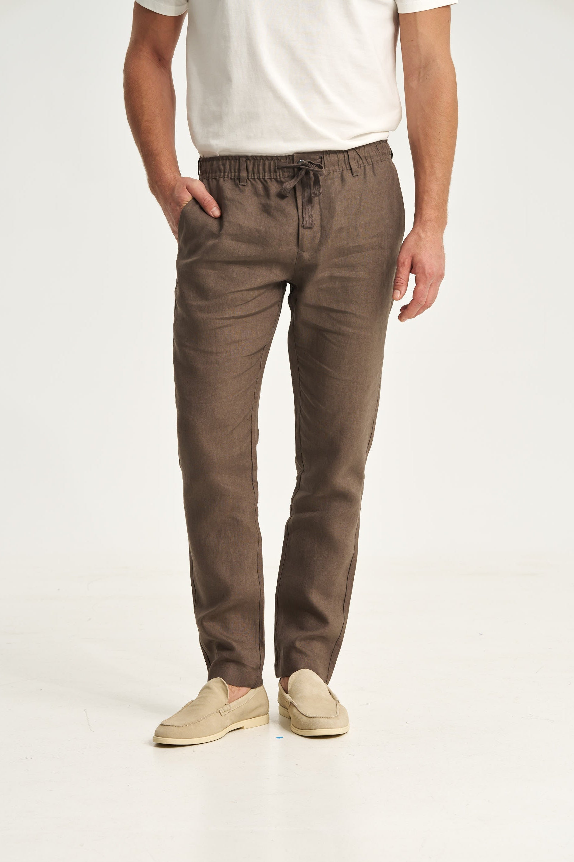 Pantaloni din in maro
