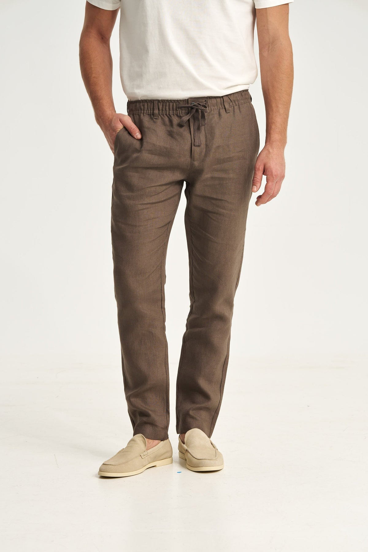 Pantaloni din in maro